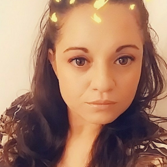 Meet your Posher, Cynthia - Picture 3 of 4